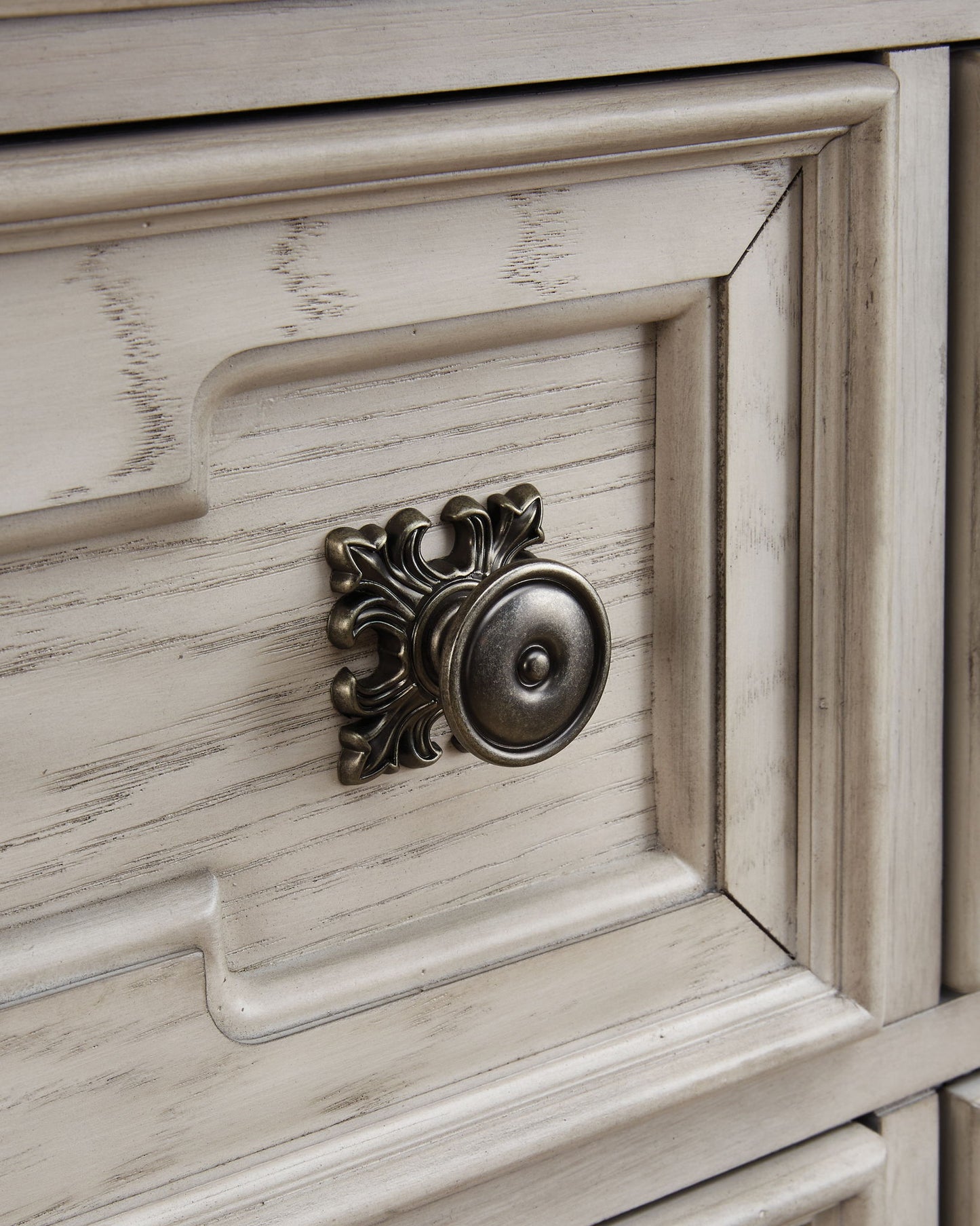 Bruchandi - Antique White - Five Drawer Chest