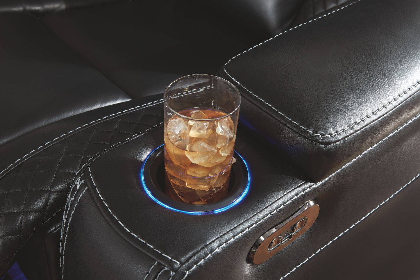 Party - Power Reclining Loveseat