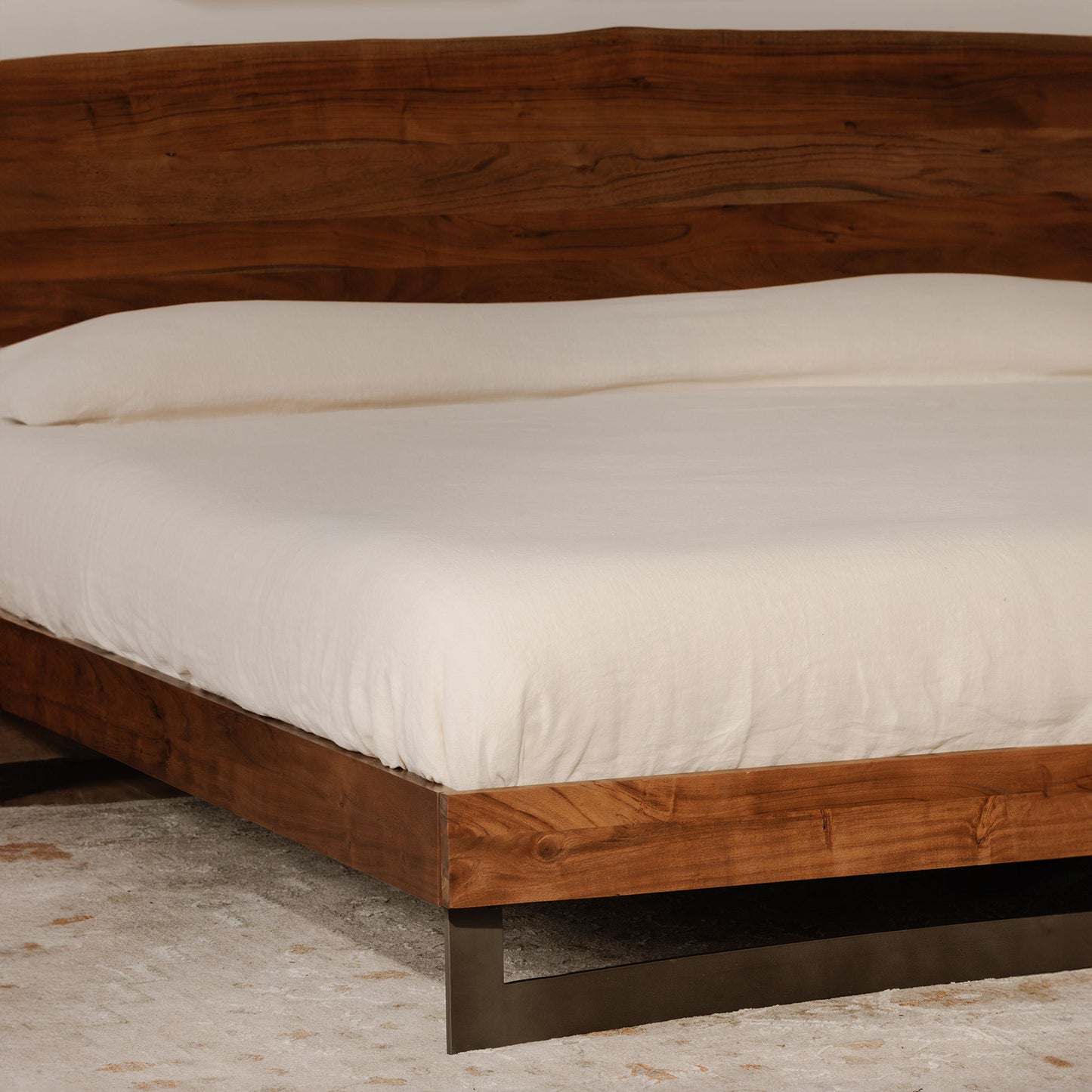 Bent - Queen Size Bed - Natural Stain