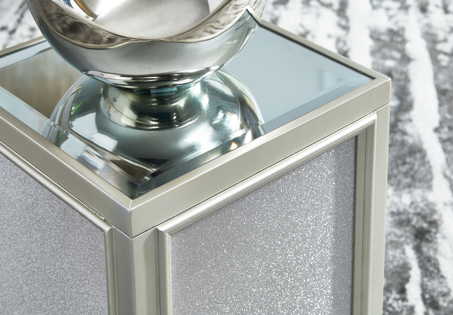 Traleena - Silver Finish - Nesting End Tables (Set of 2)