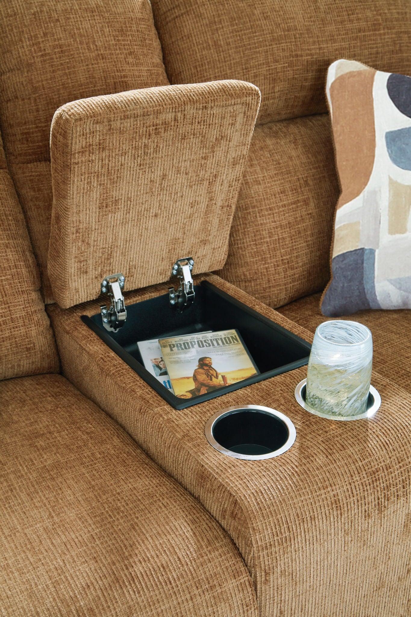 Kanlow - Dbl Reclining Loveseat With Console - Honey