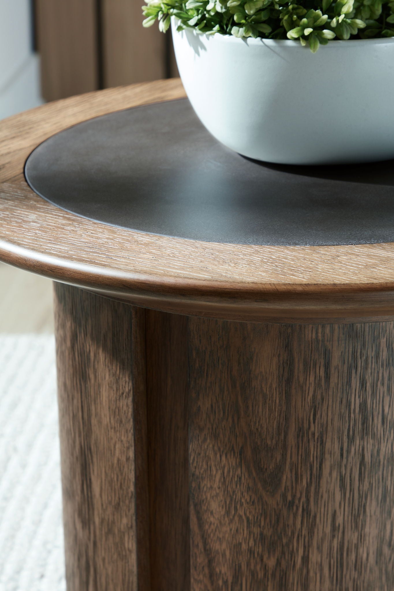 Dontayne - Round Table