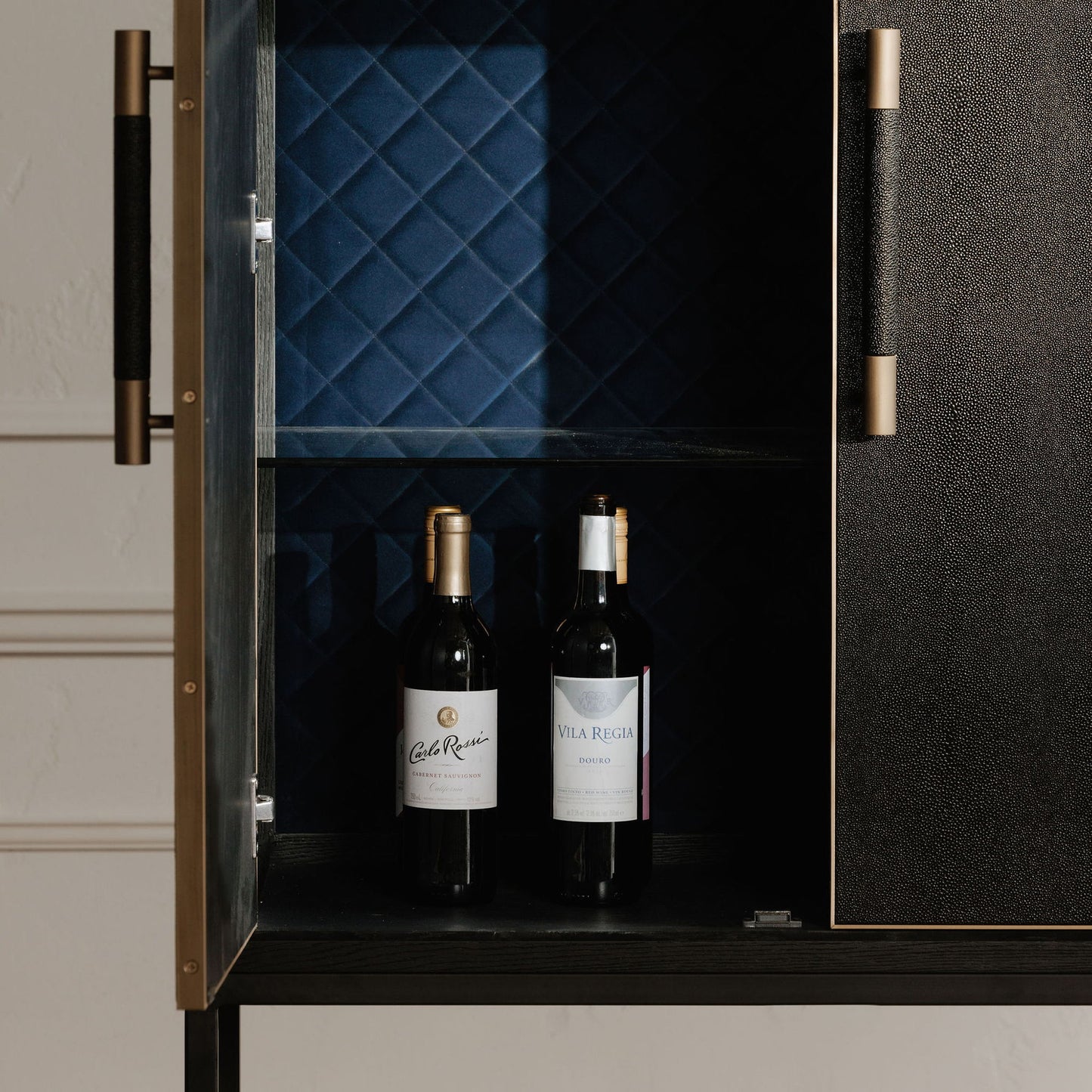 Mako - Bar Cabinet - Black