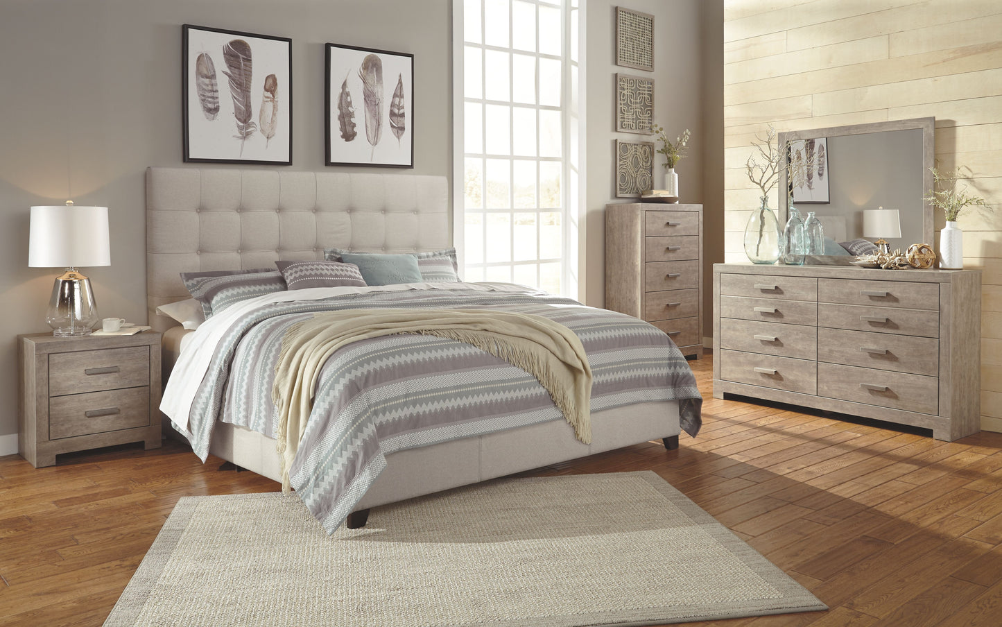 Dolante - Upholstered Bed